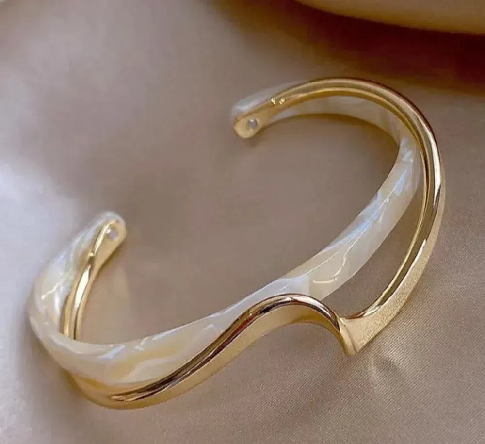 Birna | Fínt og glæsileg armband með steini